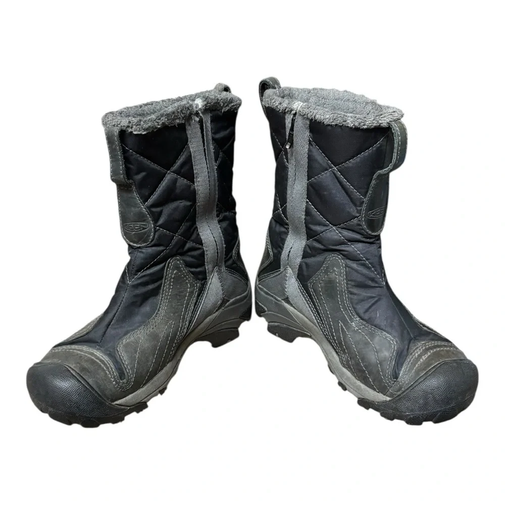 Keen Boots Women’s size 7 Betty insulated size zipper‎ winter black